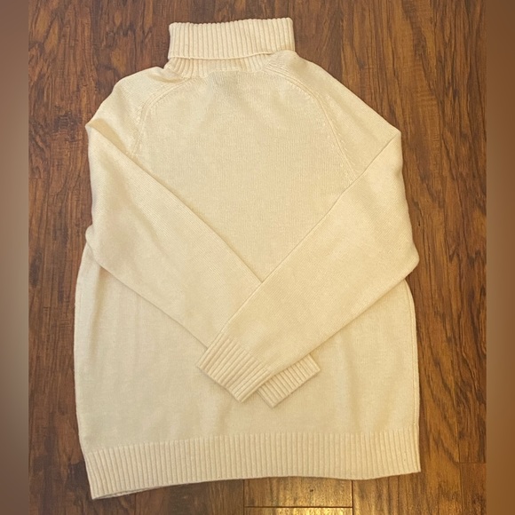 H&M Cream Turtleneck - Picture 1 of 4